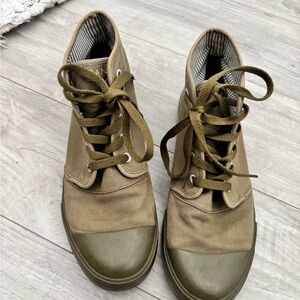 Casual Tan Canvas Sneakers